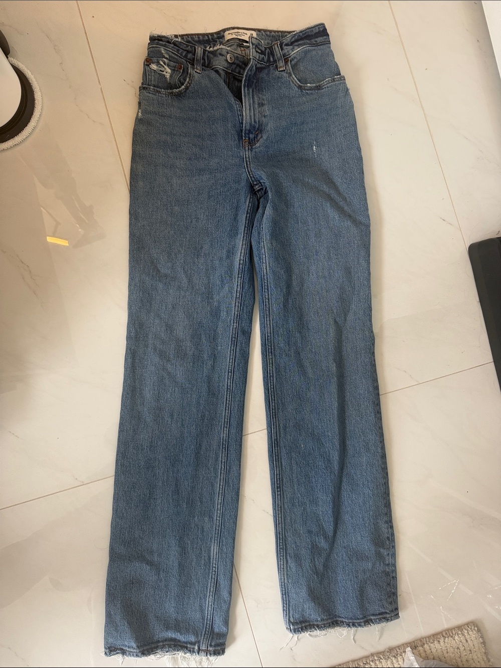 Abercrombie & Fitch Women's Medium Blue High-Rise Relaxed Jeans